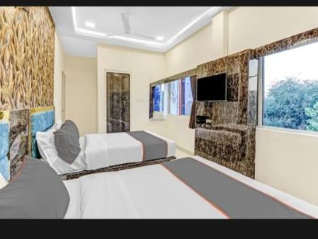Hotel Bhavya Residency Ahmedabad Phòng bức ảnh