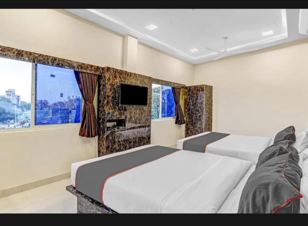 Hotel Bhavya Residency Ahmedabad Phòng bức ảnh